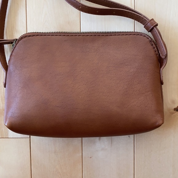 Universal Threads Crossbody - Picture 3 of 6